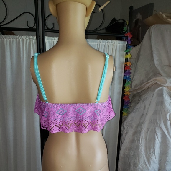 So size medium pink/green Bikini top - Picture 4 of 5